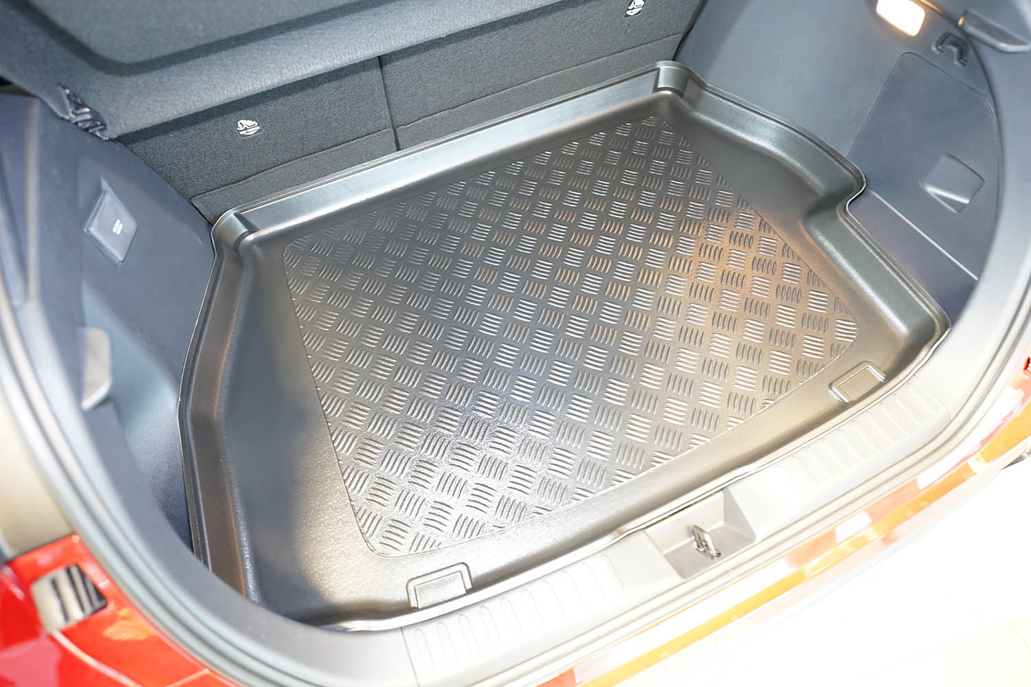 Tavite portbagaj Toyota C-HR PHEV, caroserie suv, an fabricatie 10.2023 - prezent, cu/fara subwoofer | 194286BSC