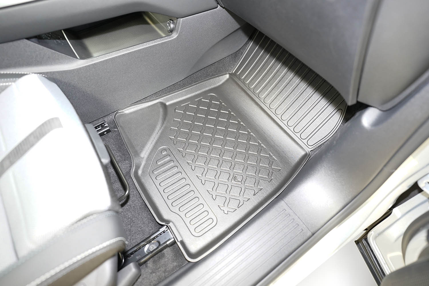 Covorase auto tip tavita Opel Grandland II Hybrid (MHEV), an fabricatie 10.2024 - prezent, caroserie suv nu corespunde pentru electric, al 3-lea rand exclus | 604432