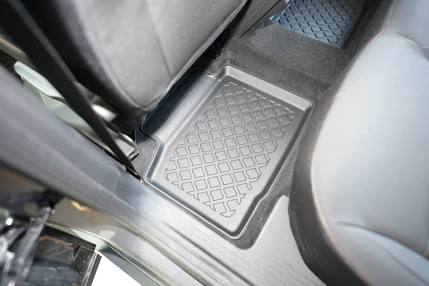 Covorase auto tip tavita Dacia Bigster Hybrid, an fabricatie 03.2025 - prezent, caroserie suv nu corespunde pentru mhev | 604540